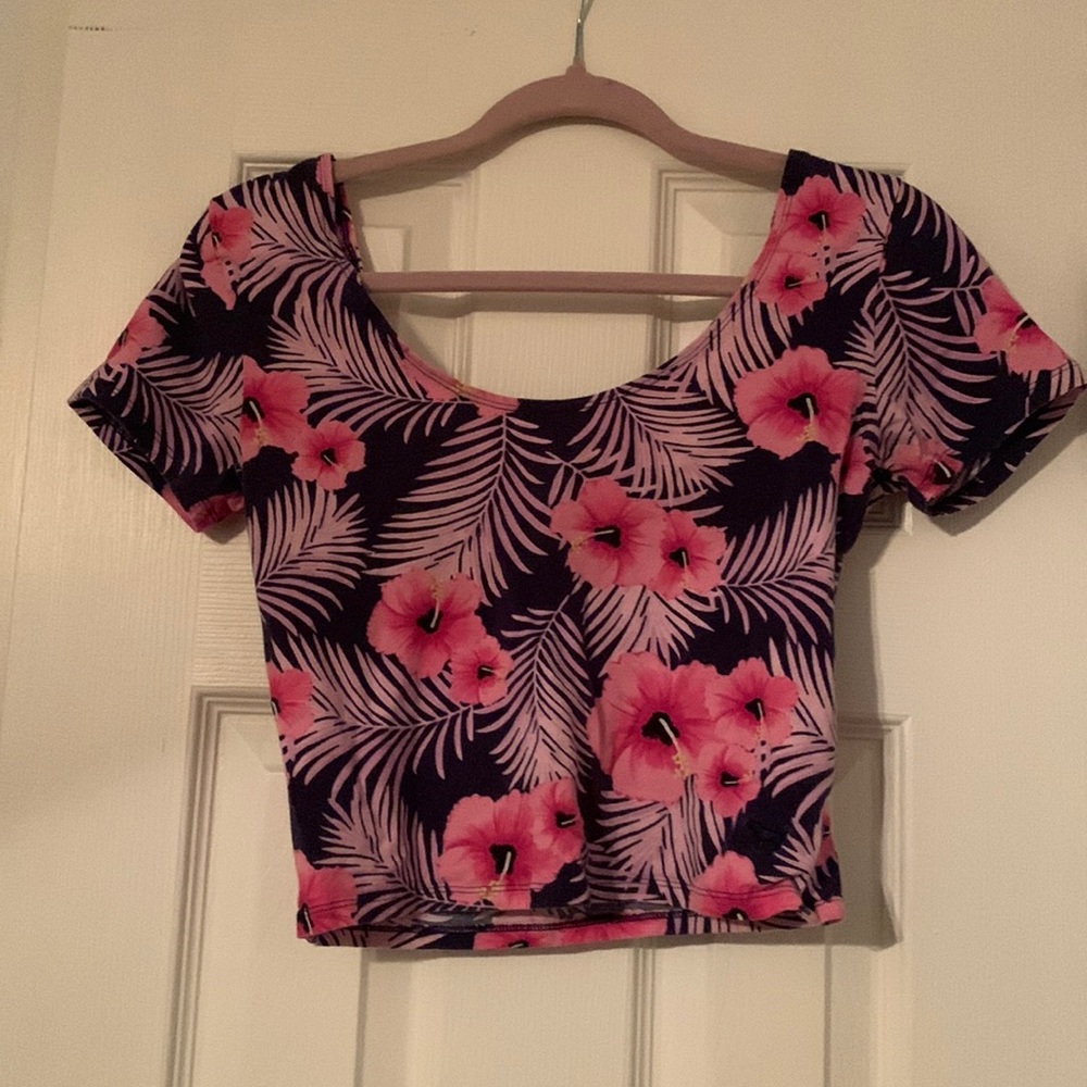 Victoria Secret’s PINK crop top in Medium (Pink&Purple)